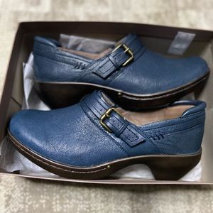 Women’s Easy Spirit Walking Shoes
